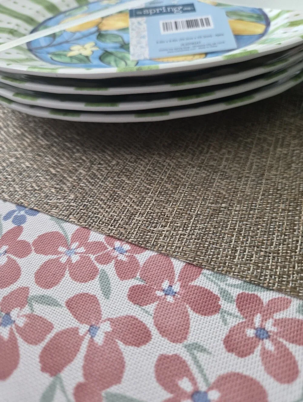 The Spring Shop Lemon Ceramic Dinner Plates Melamine - Green & Blue